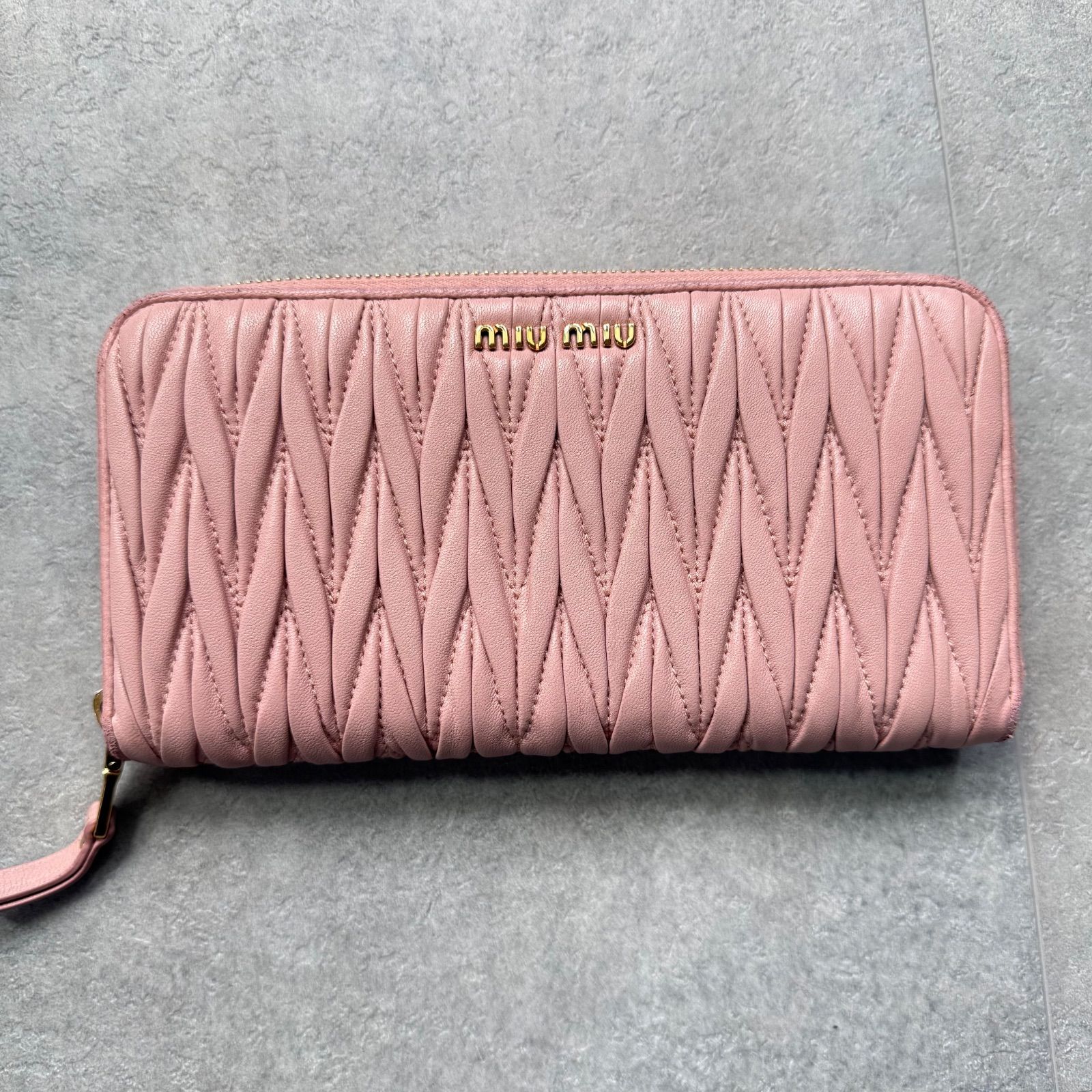 MIU MIU ミュウミュウ マテラッセ ラウンドファスナー長財布 レザー 