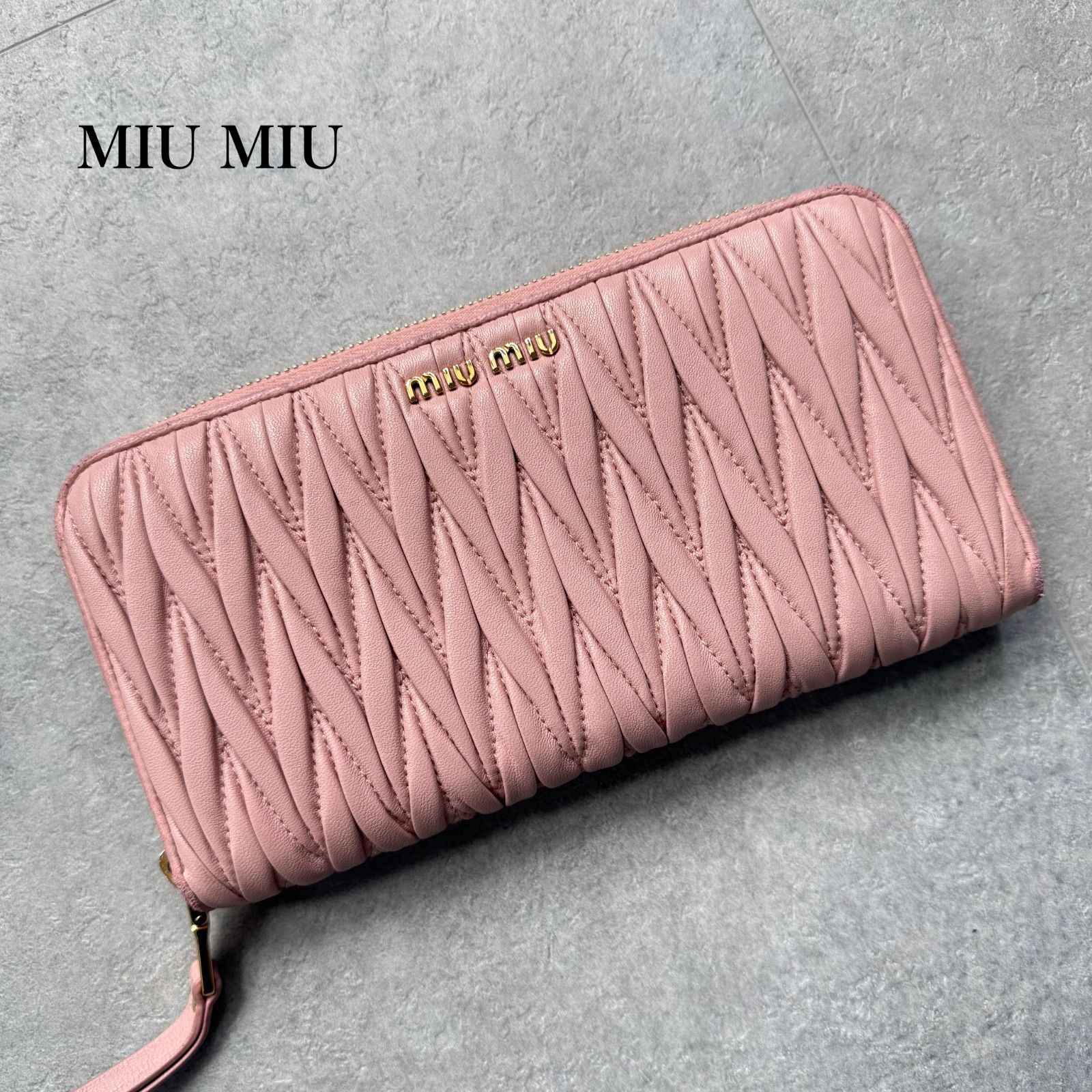 MIU MIU ミュウミュウ マテラッセ ラウンドファスナー長財布 レザー