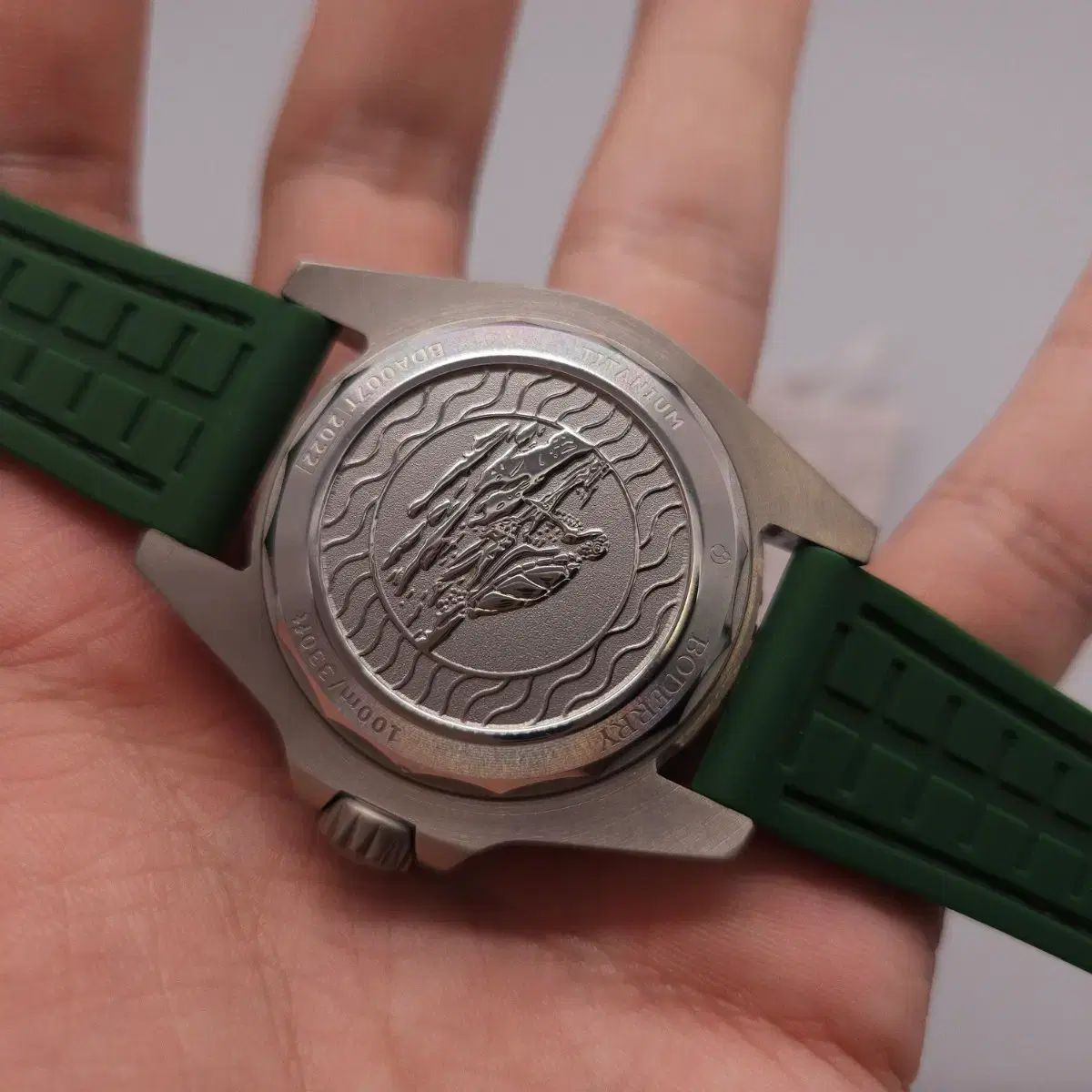 ボーダーLEE氏タートルダイバー時計