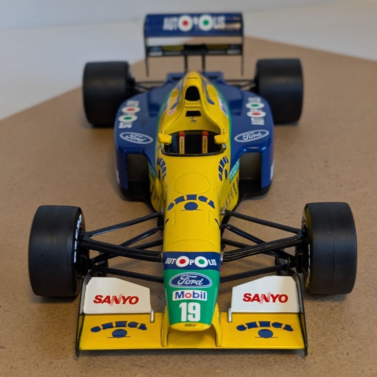 1/18 ミニチャンプス ベネトンB191 ミハエル・シューマッハ ミニカー