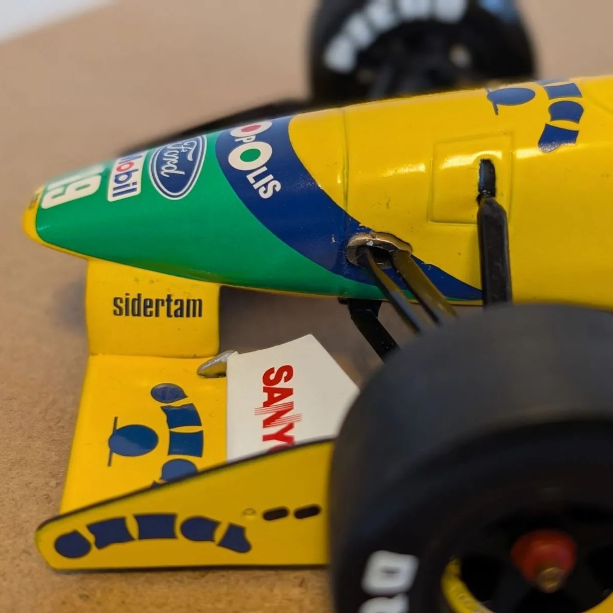 1/18 ミニチャンプス ベネトンB191 ミハエル・シューマッハ ミニカー