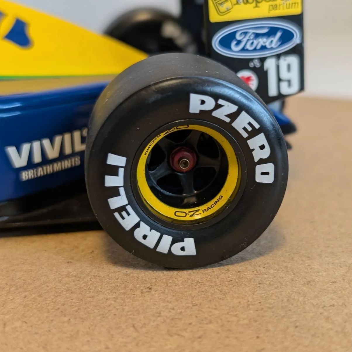 1/18 ミニチャンプス ベネトンB191 ミハエル・シューマッハ ミニカー