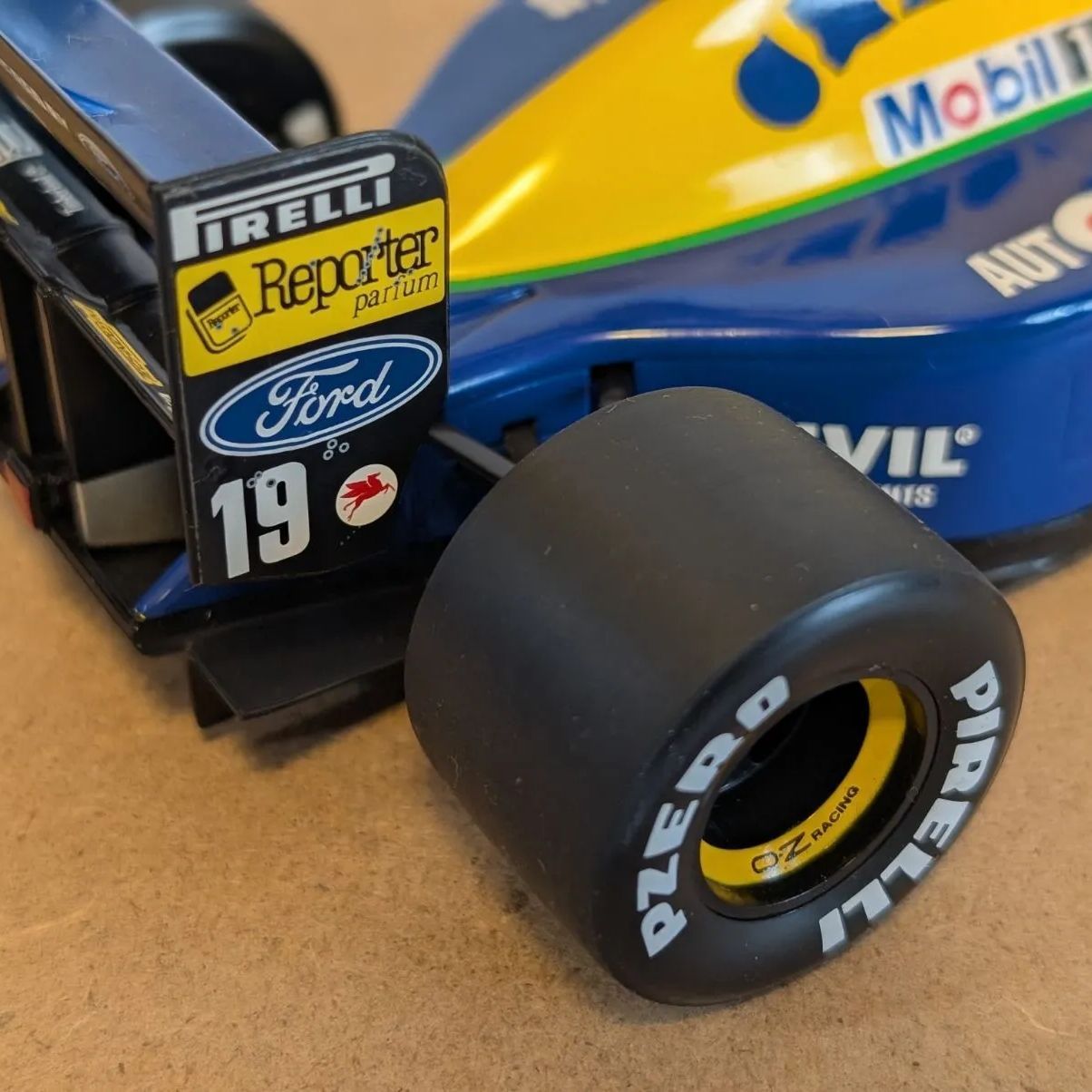 1/18 ミニチャンプス ベネトンB191 ミハエル・シューマッハ ミニカー