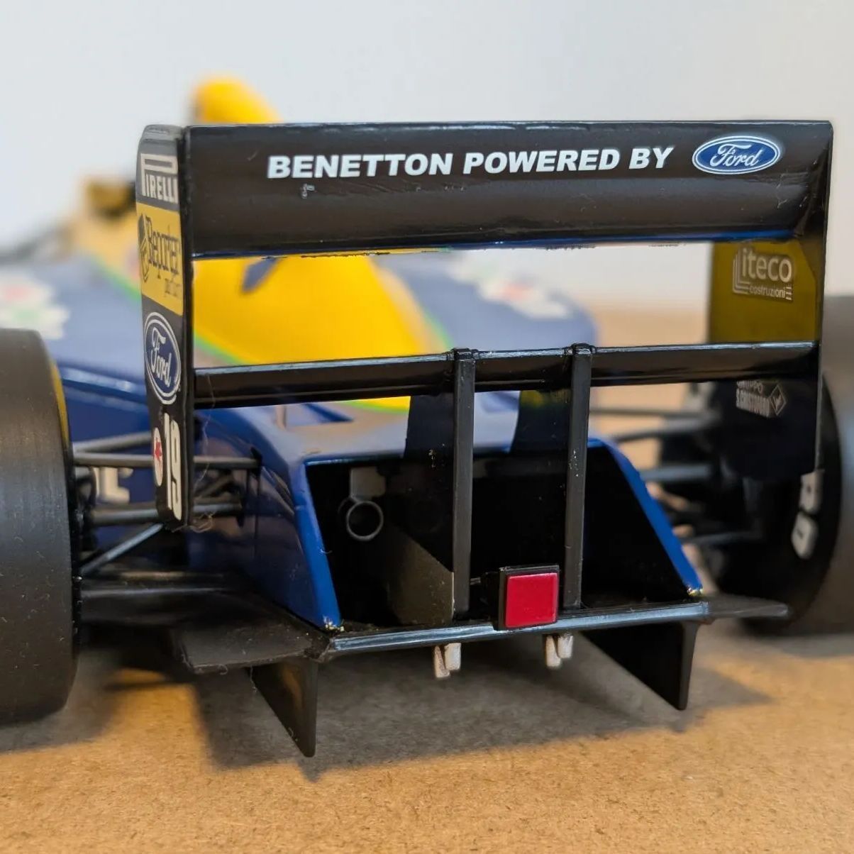 1/18 ミニチャンプス ベネトンB191 ミハエル・シューマッハ ミニカー