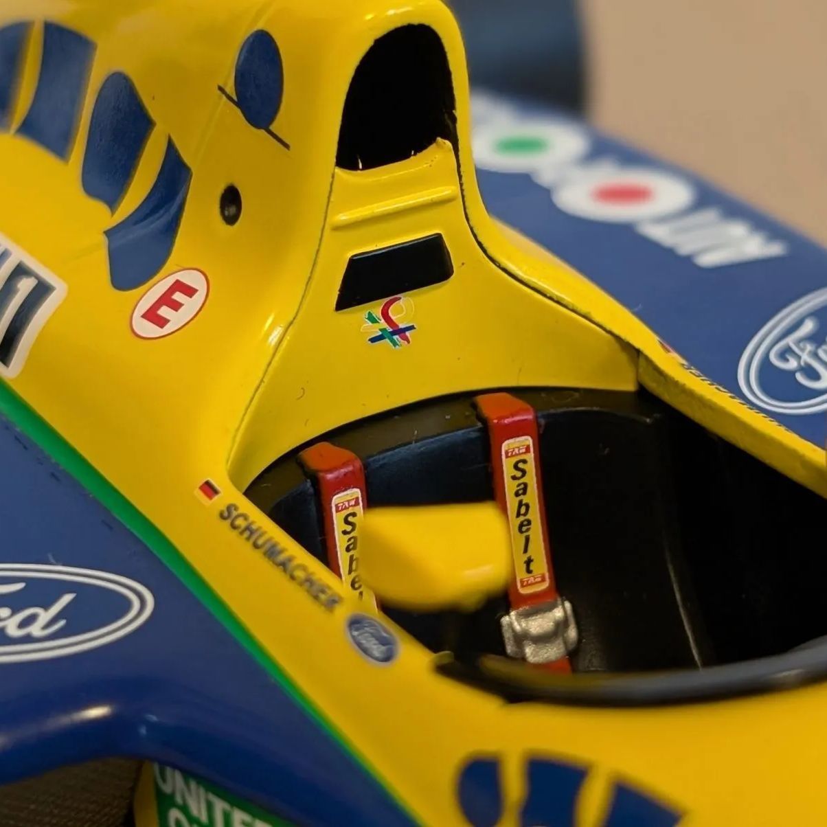 1/18 ミニチャンプス ベネトンB191 ミハエル・シューマッハ ミニカー