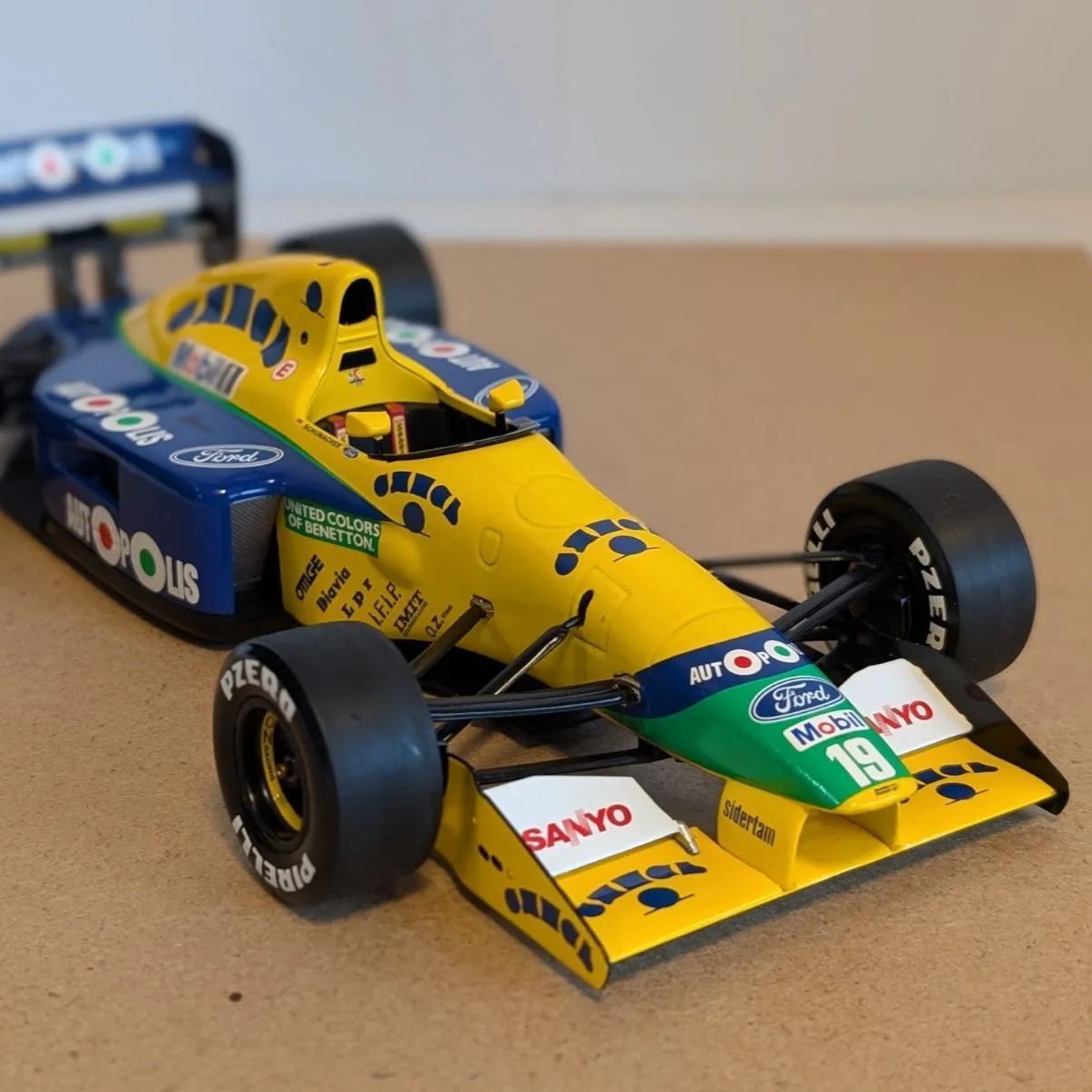 1/18 ミニチャンプス ベネトンB191 ミハエル・シューマッハ ミニカー