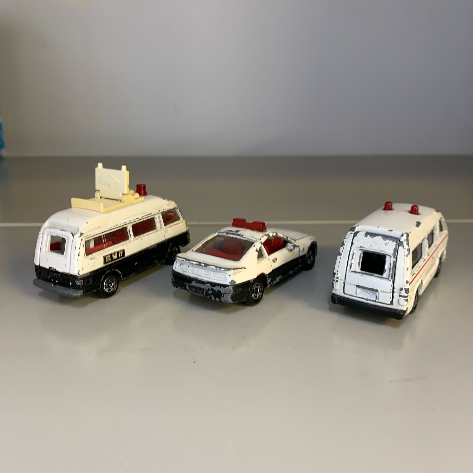 〇トミカ NO.3 日産キャラバン 交通事故処理車、NO.15 日産フェア