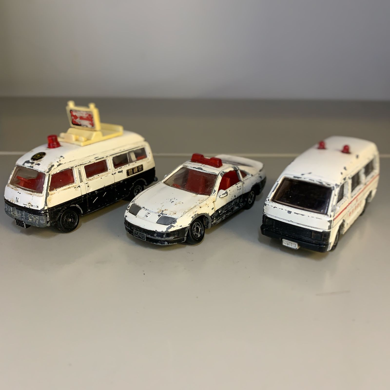 〇トミカ NO.3 日産キャラバン 交通事故処理車、NO.15 日産フェア