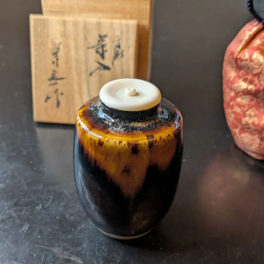 桶谷定一 肩衝茶入 中蔓牡丹唐草金襴 茶道具 茶入 骨董品 共箱 桶谷定