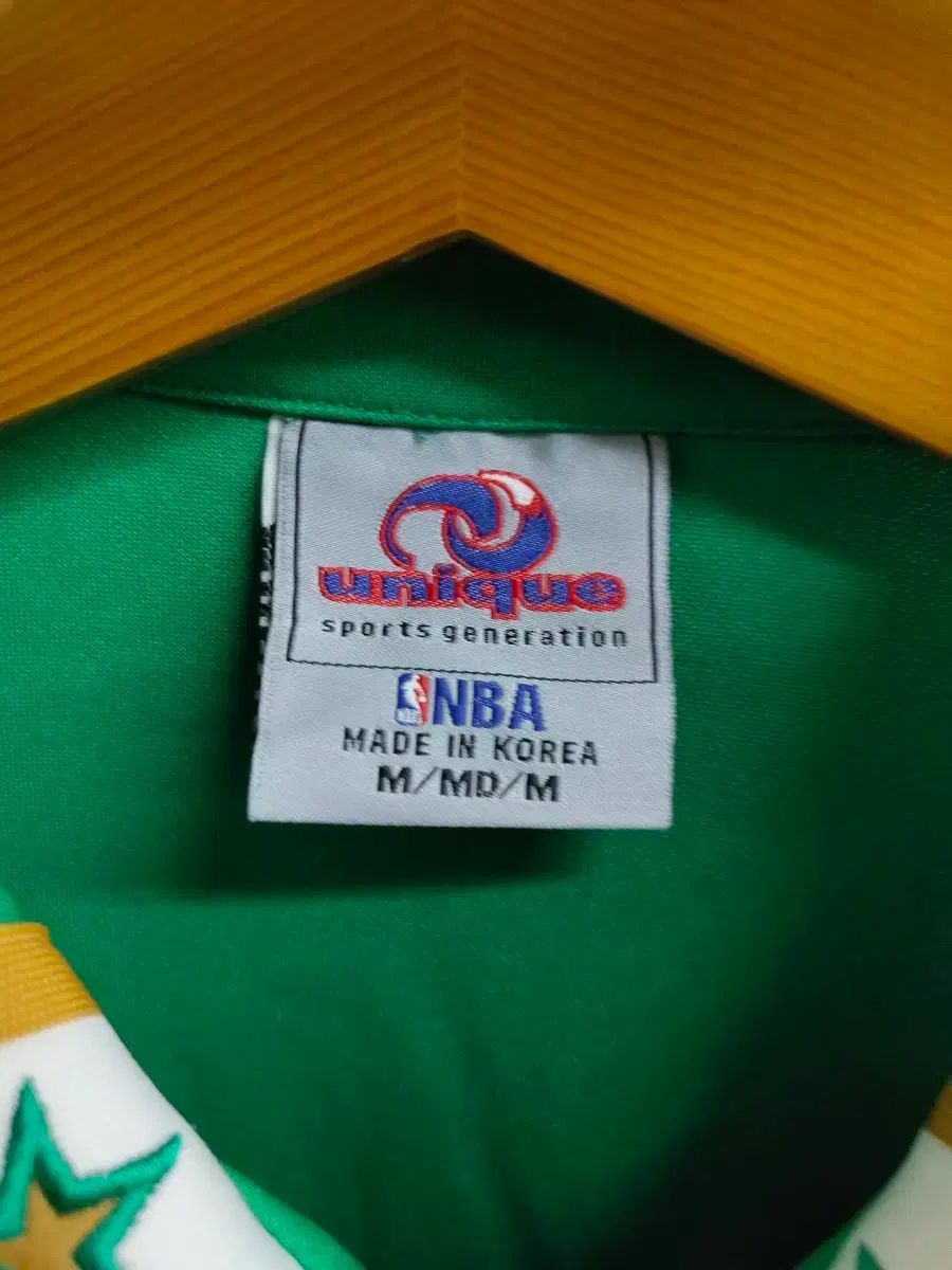 110) UNIQUE NBA 公式ライセンス ボストン・セルティックFC ウォーム