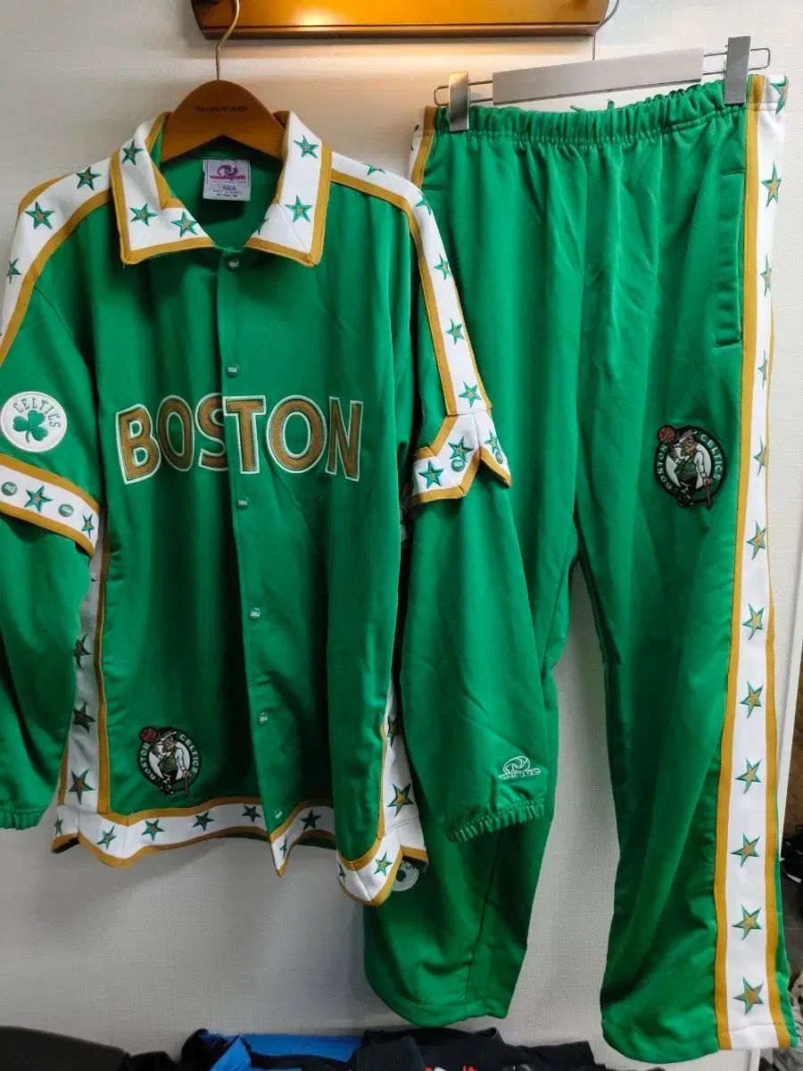 110) UNIQUE NBA 公式ライセンス ボストン・セルティックFC ウォーム