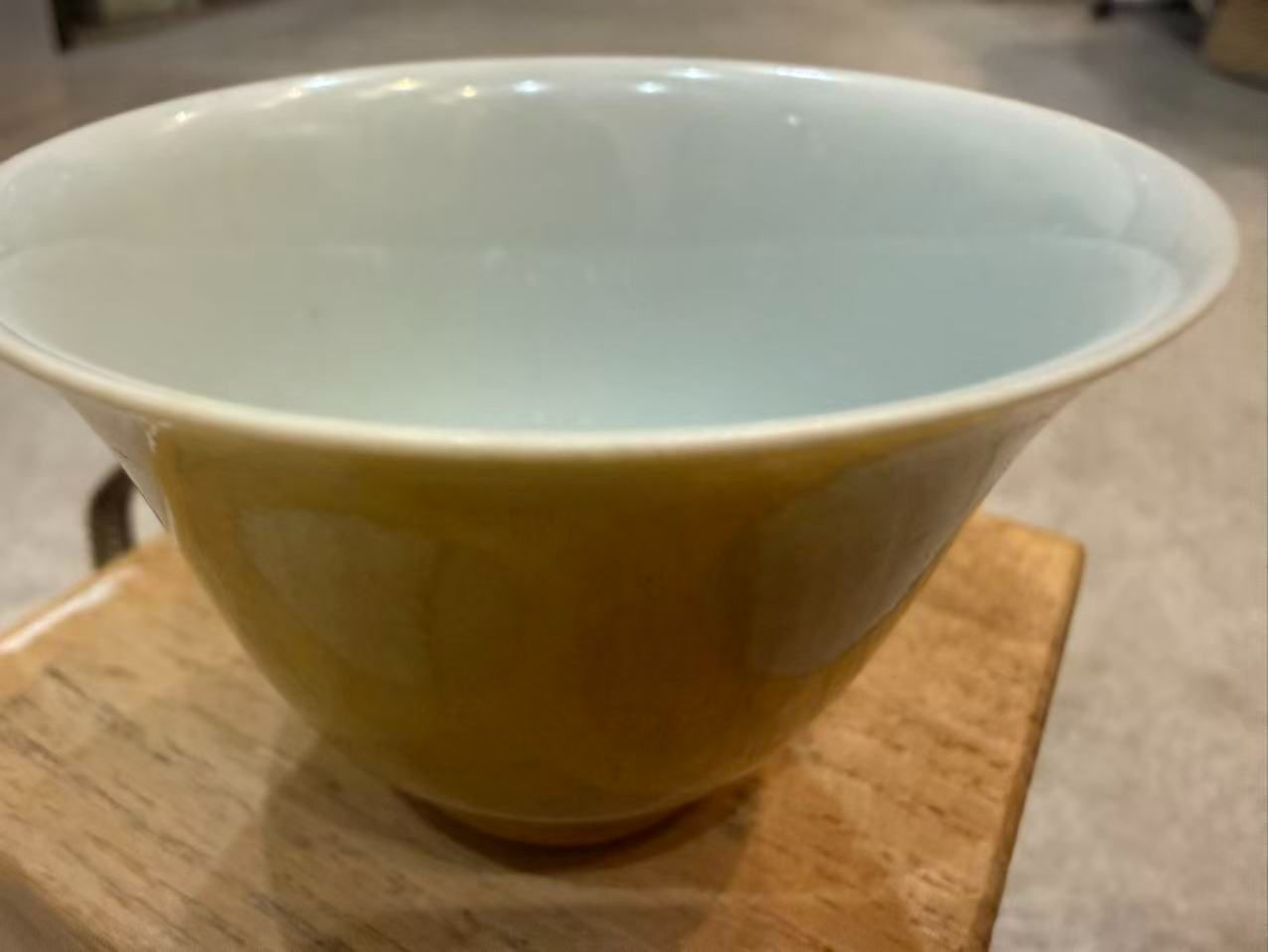 大明嘉靖年製款 黄釉碗 中国古陶磁 共箱 - メルカリ