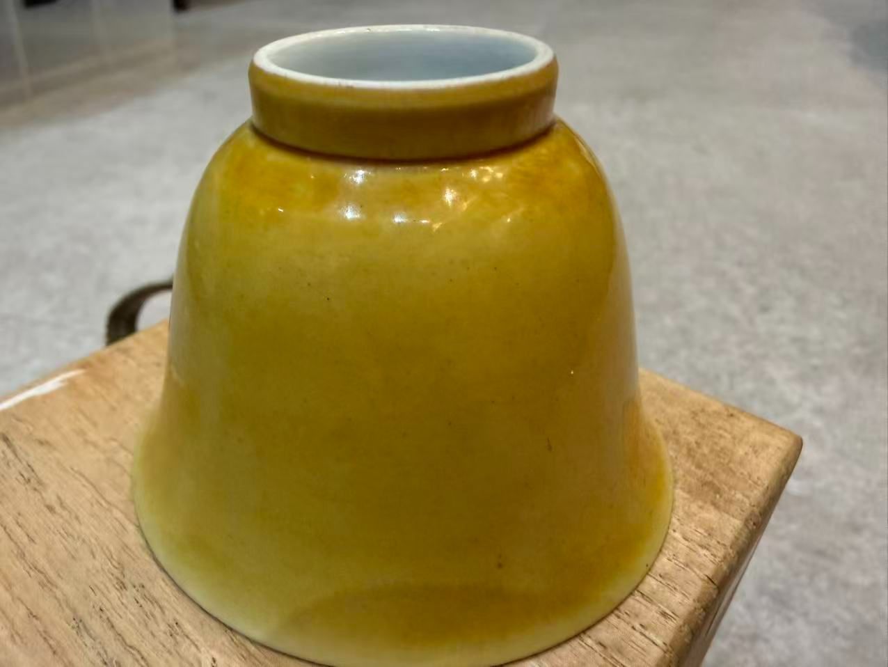 大明嘉靖年製款 黄釉碗 中国古陶磁 共箱 - メルカリ