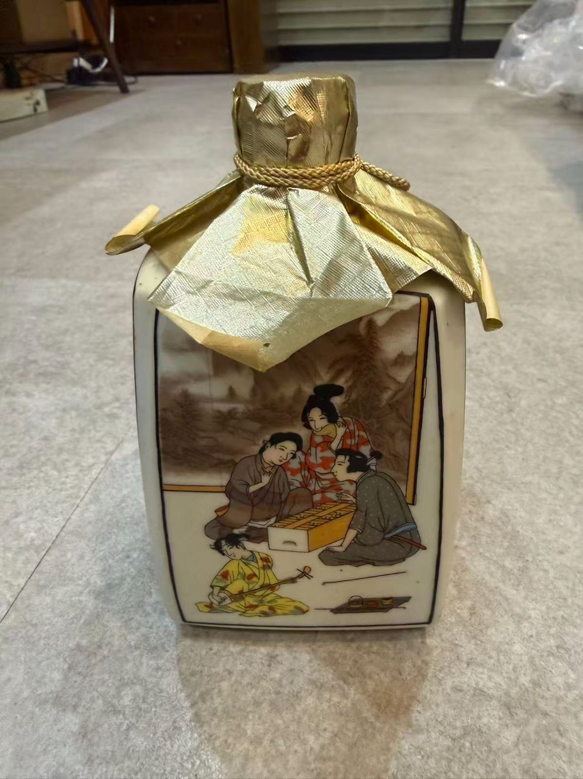 九谷焼風 人物図 陶器酒瓶（徳利）お酒なし - メルカリ