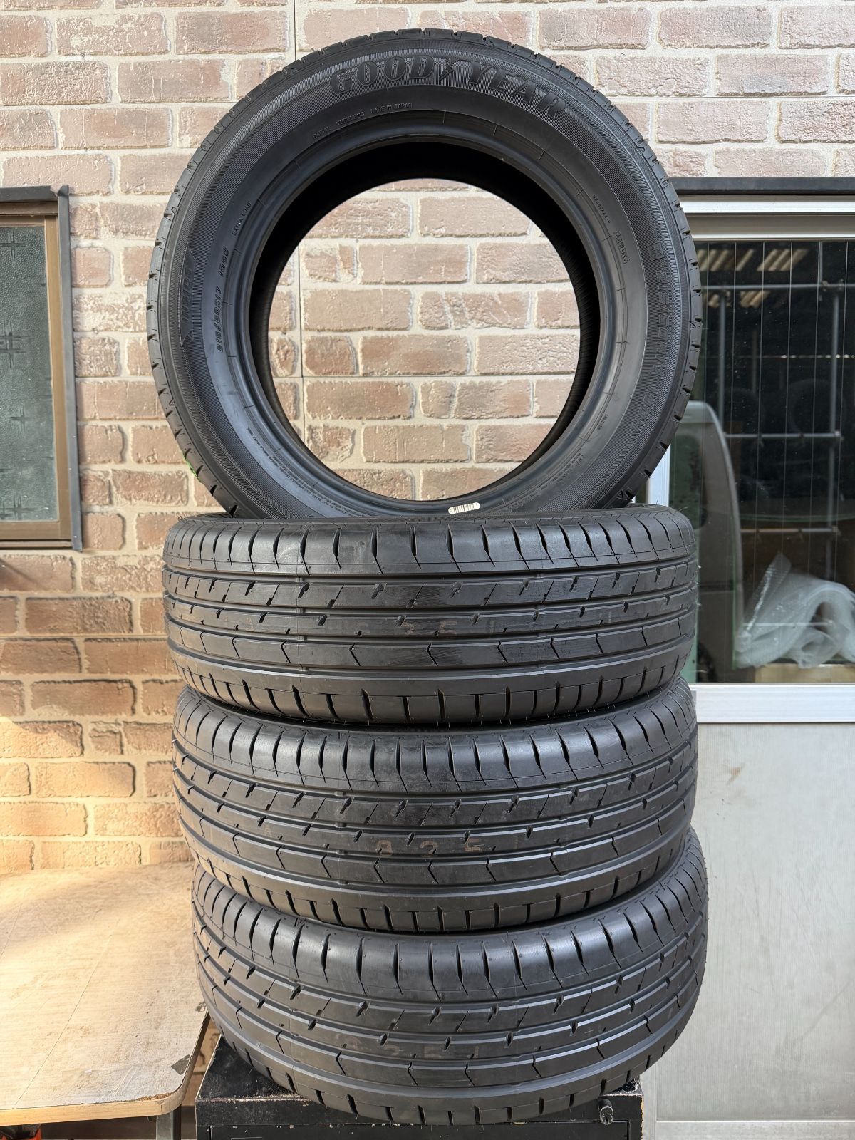 215/60R17　サマータイヤ　グッドイヤー　イーグルRVF　バリ山　4本 100H 215/60R17 専用 ハイエース 200系 グッドイヤー（GOODYEAR） タイヤ・ホイール