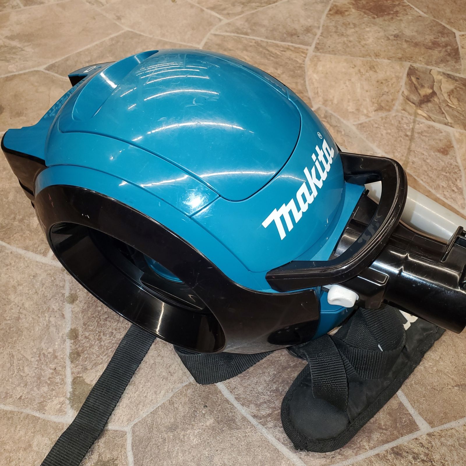 マキタ(makita) 充電式サイクロンクリーナー CL500DZ 【中古】【越谷店