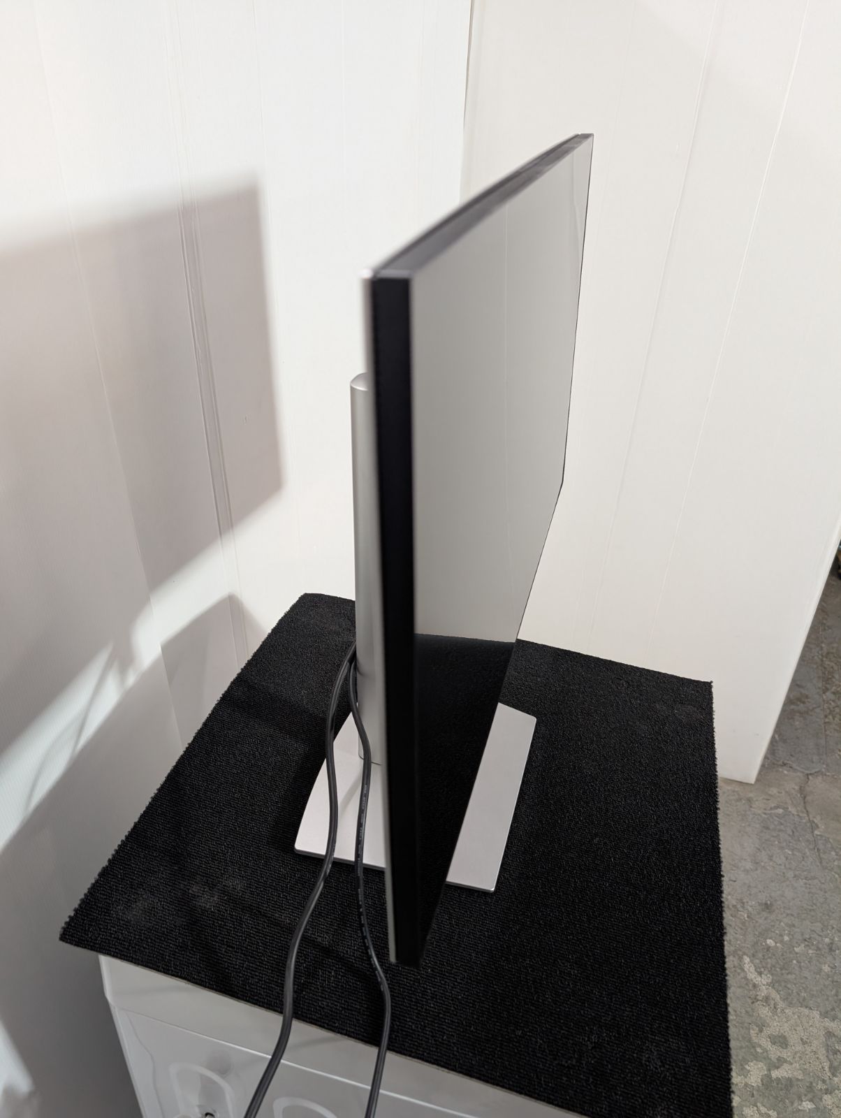 DELL U2723QE 4K USB-C給電モニター- メルカリ