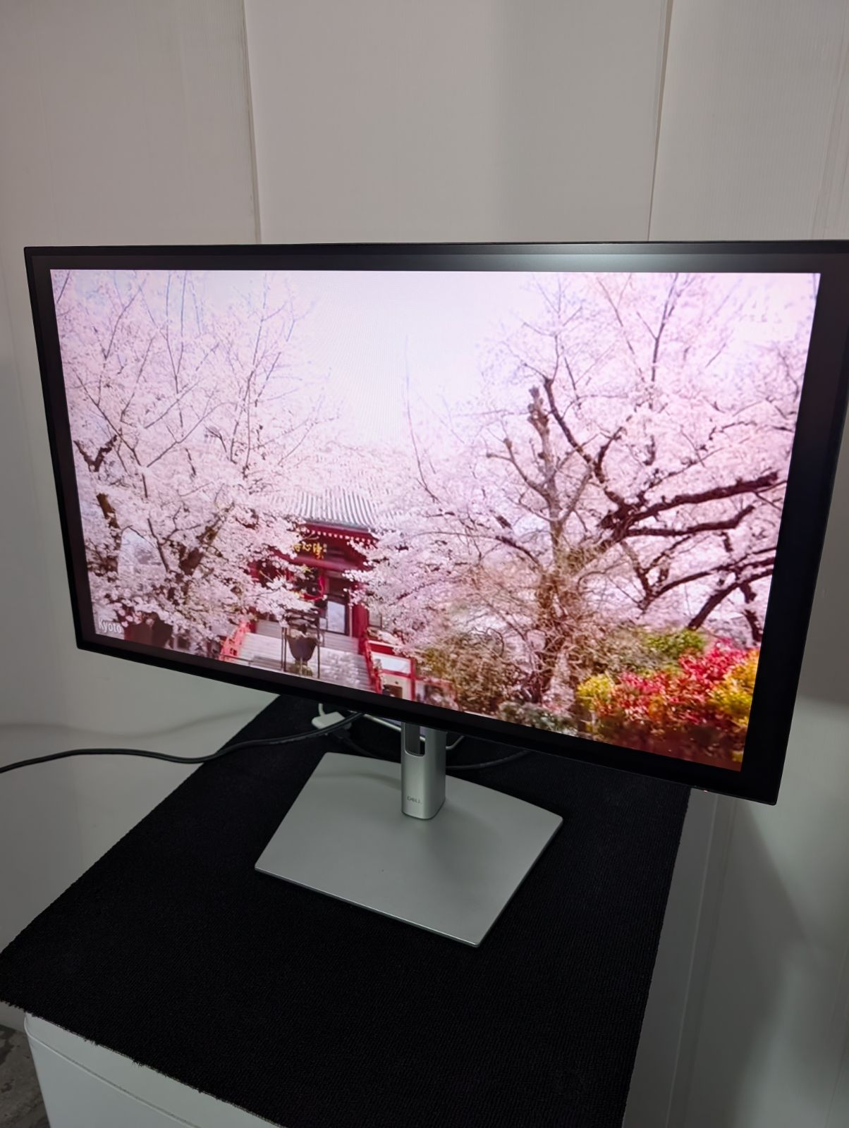 DELL U2723QE 4K USB-C給電モニター- メルカリ