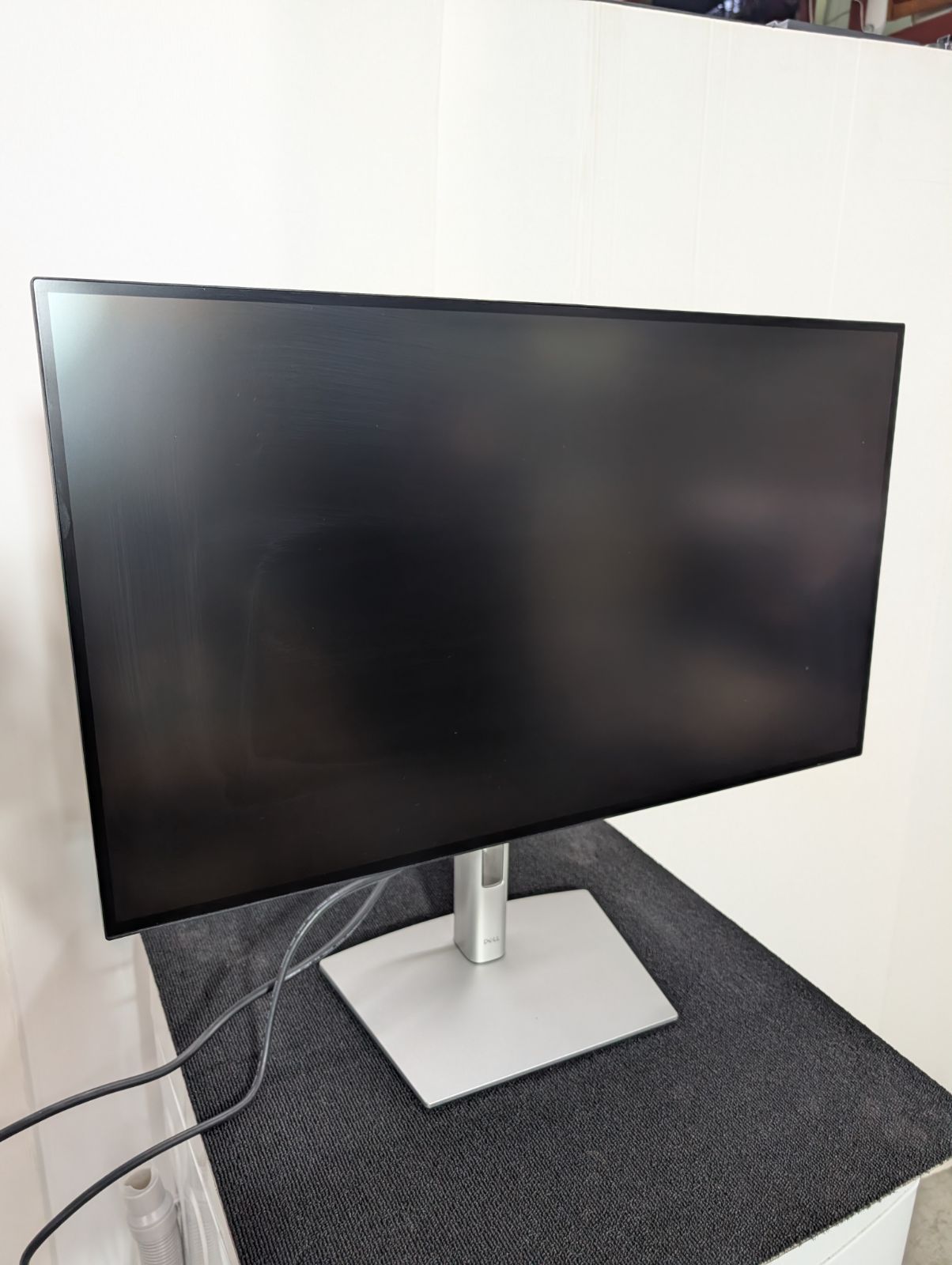 DELL U2723QE 4K USB-C給電モニター- メルカリ