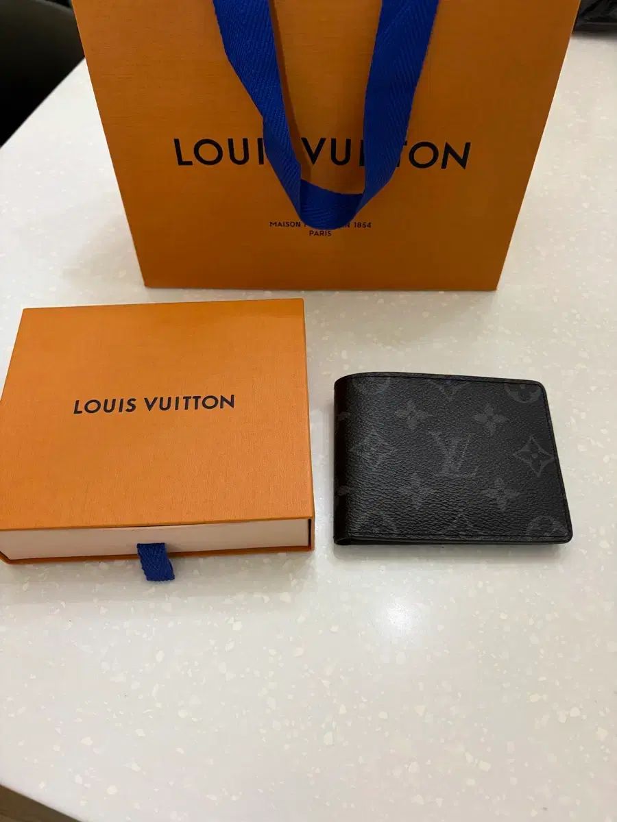 ルイヴィトン モノグラム エクリプス 二つ折り財布