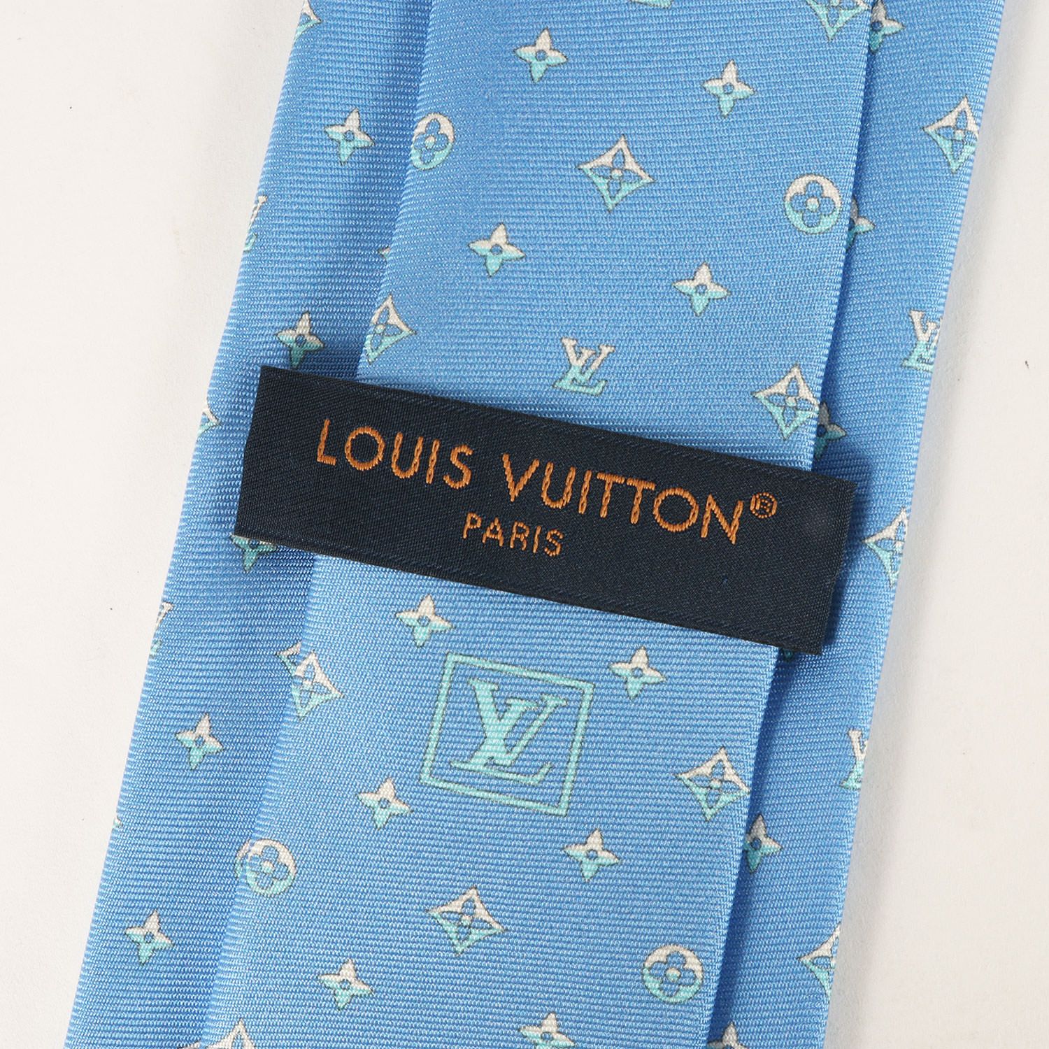 【新品同様】LOUIS VUITTON ルイヴィトン ネクタイ | 現行タグ | 23AW LV デュアル 8CM シルク ネクタイ (M79430) | ブルー | イタリア製 ブランド アイテム【メンズ】【中古】 新品同様】LOUIS VUITTON ルイヴィトン ネクタイ | 現行タグ | 23AW LV