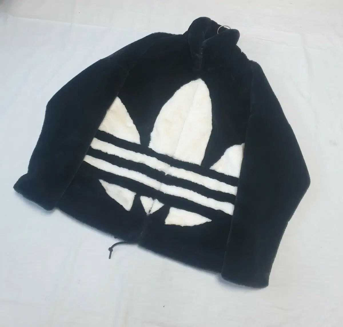 アディダス BIGトレフォイル ファー フリース ジャケット