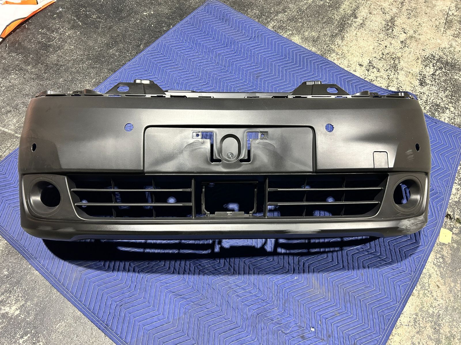手渡し限定！新車外し☆NV200フロントバンパー(素地) 引き取り限定】NV200 バネット 純正フロントバンパー 素地 - メルカリ