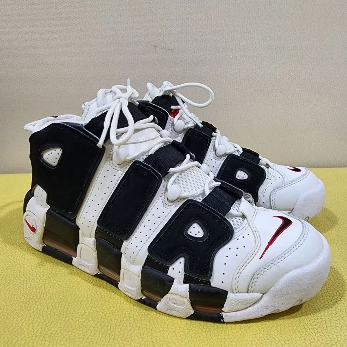 ナイキ エア モア アップテンポ スコッティ・ピッペン スニーカー