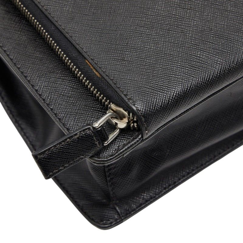 プラダ 三角ロゴプレート ビジネスバッグ ブリーフケース ブラック
