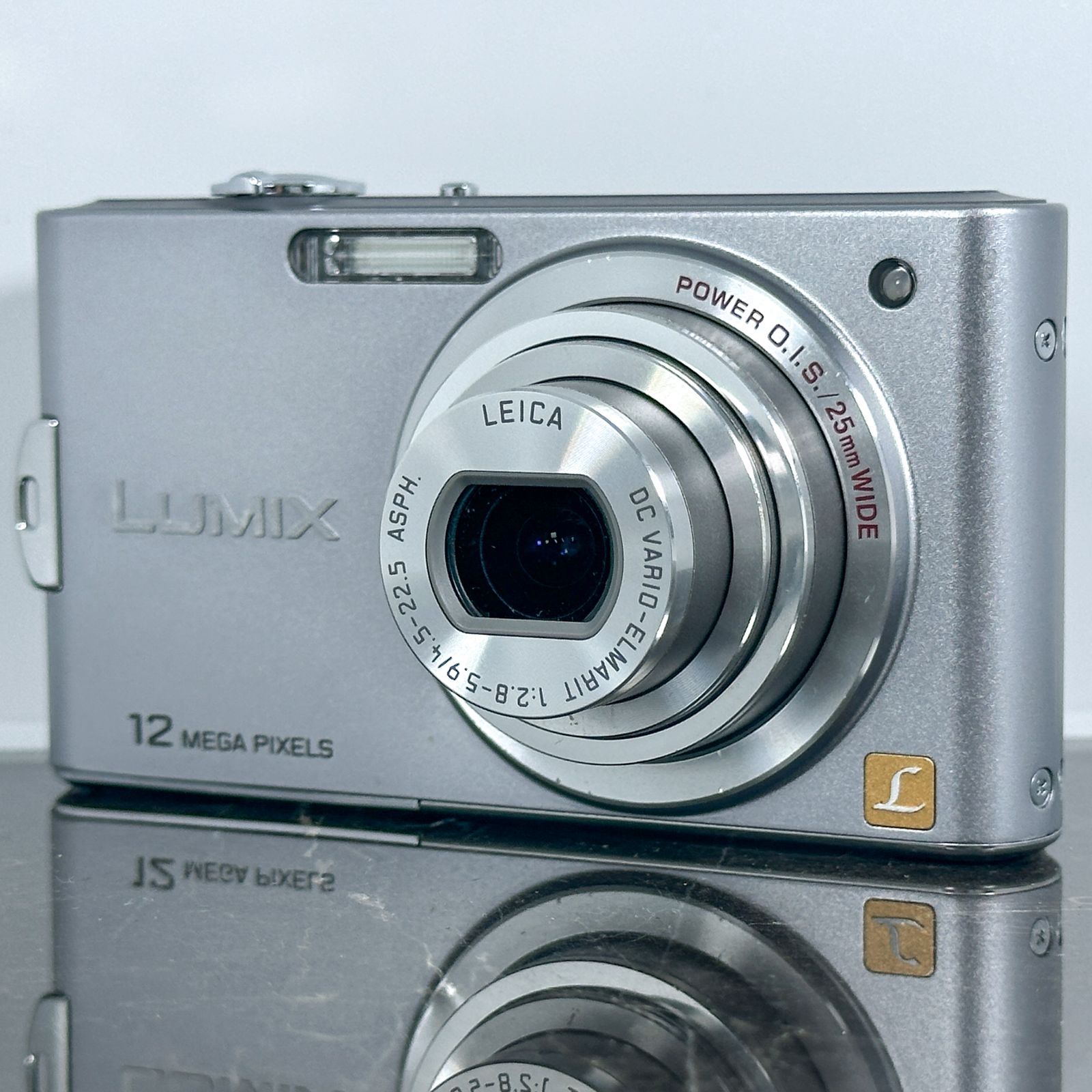 Panasonic LUMIX DMC-FX60 シルバー 1210万画素 光学5倍ズーム 広角 
