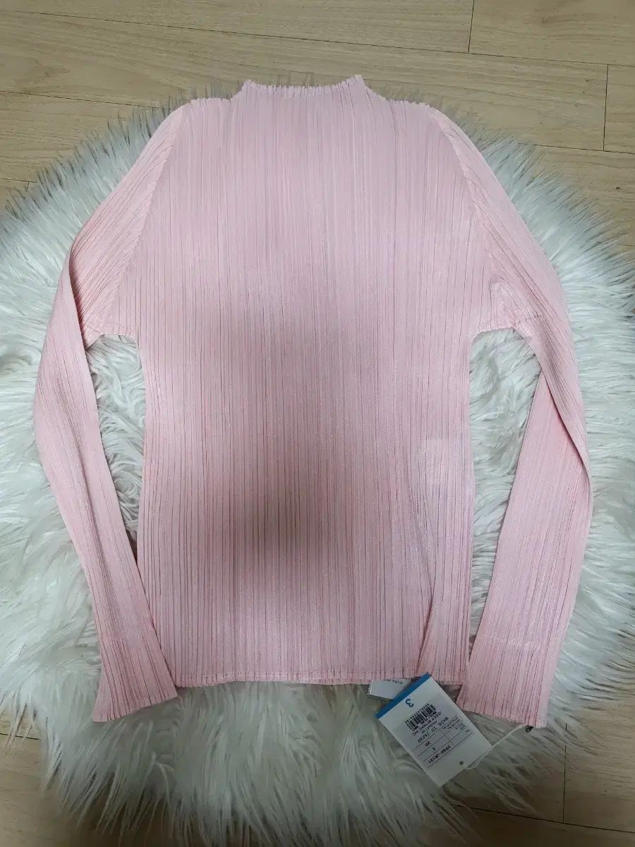 イッセイミヤケ プリーツプリーズ トップス 3月 マンスリー トップス