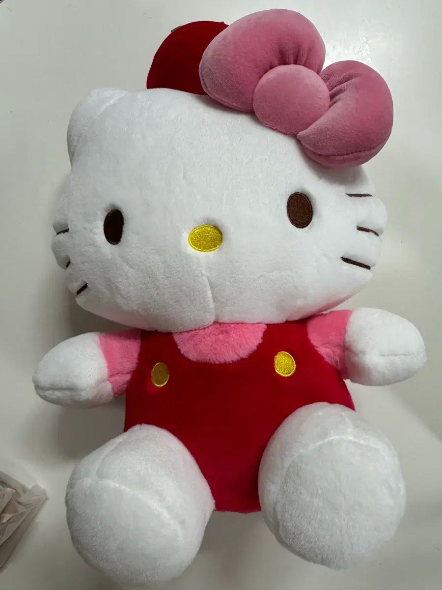 ハローキティ 中大型 ぬいぐるみ 新品 タグ きれい - メルカリ