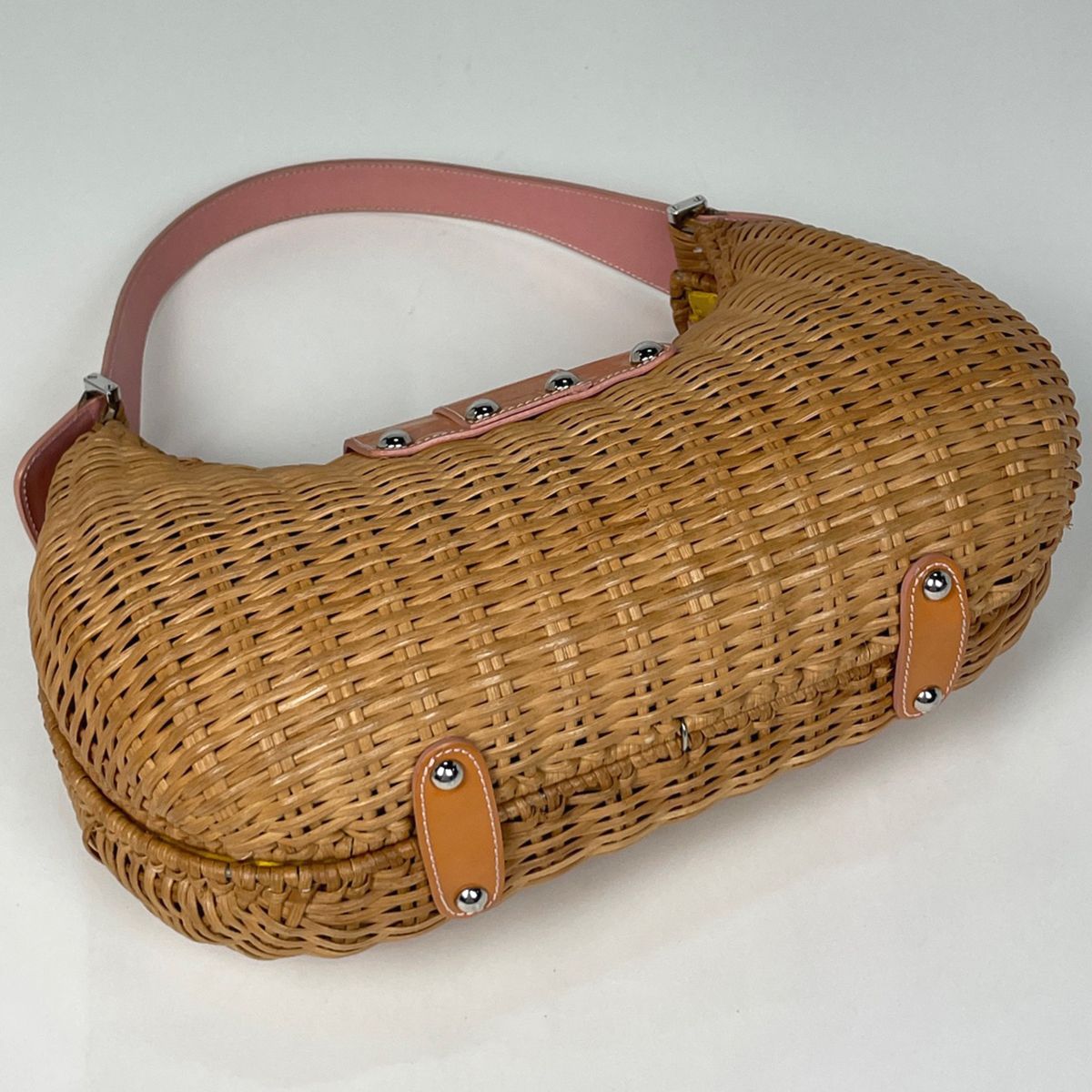 サルヴァトーレフェラガモ Salvatore Ferragamo ヴァラ ショルダー