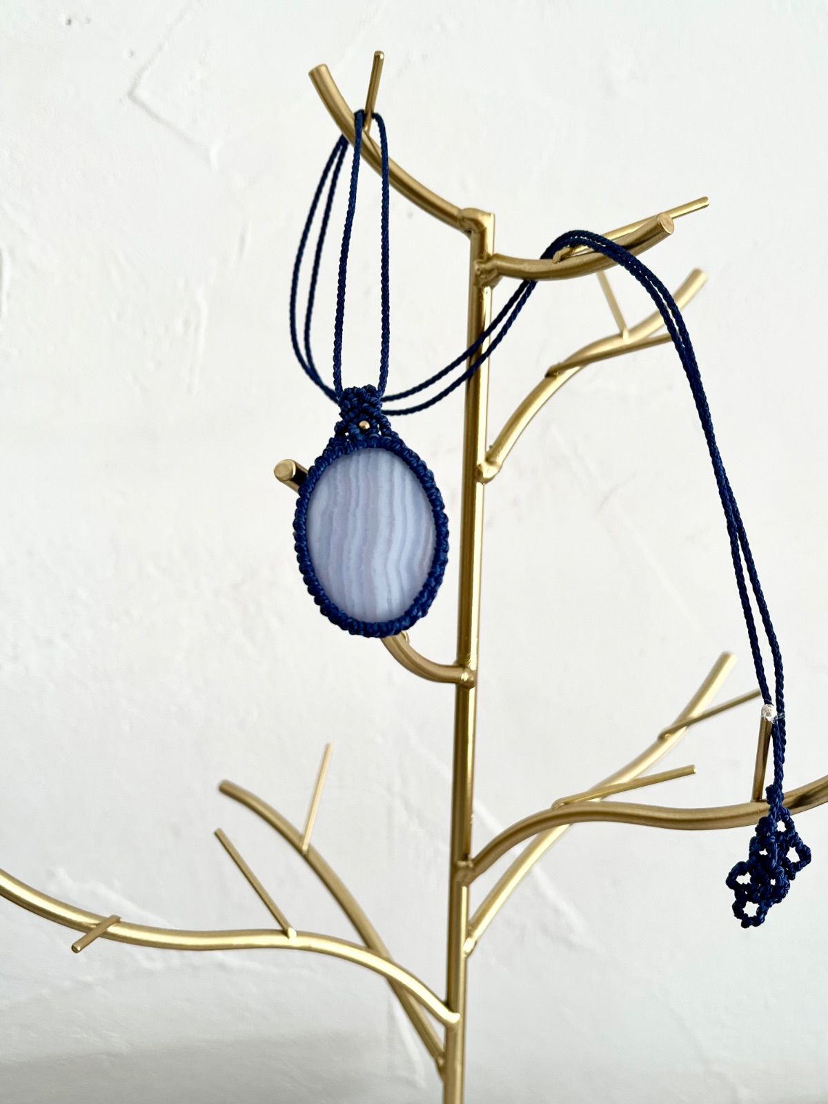 愛を伝える石】ブルーレースアゲート ナミビア産 マクラメ編み