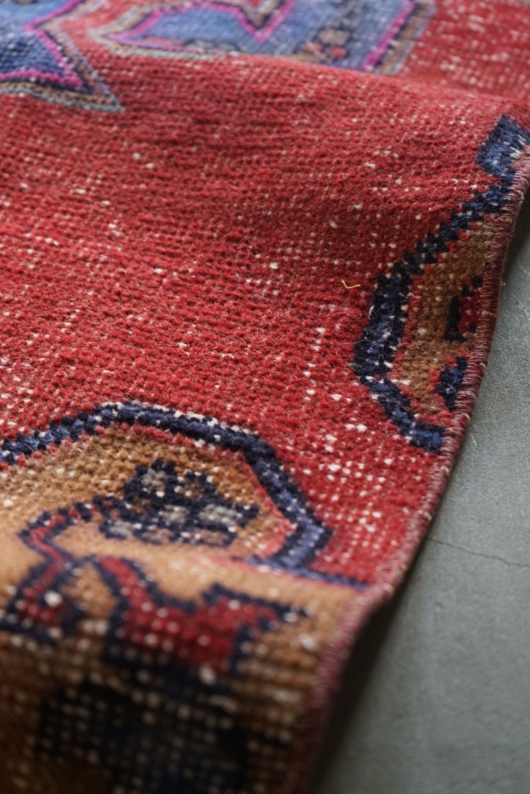 ヴィンテージラグ トルコ ウシャク ブライトレッド 110 × 52 cm No