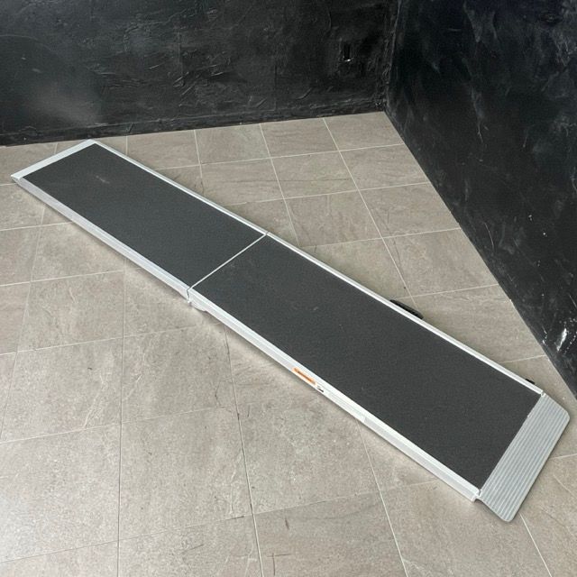 折りたたみスロープ 【中古】メーカー不明 約38×215×4cm 折り畳み式 アルミ式 荷台 積み込み 補助 バイク / 70329