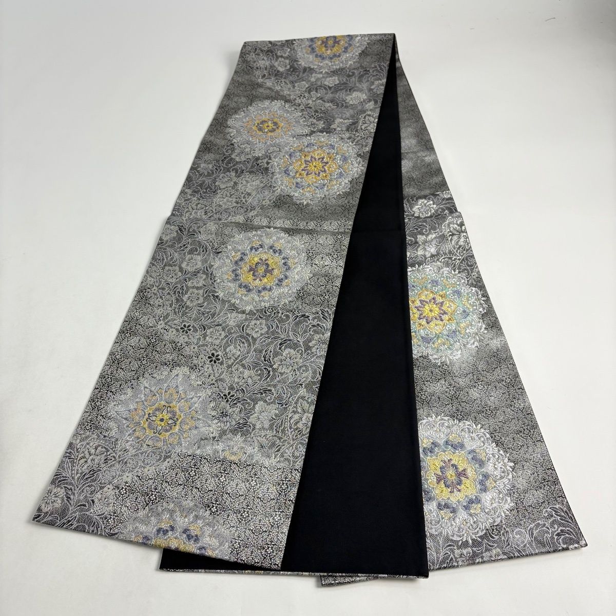 美品】 袋帯 秀品 華文 花唐草 銀糸 箔 黒灰 六通 正絹 【中古