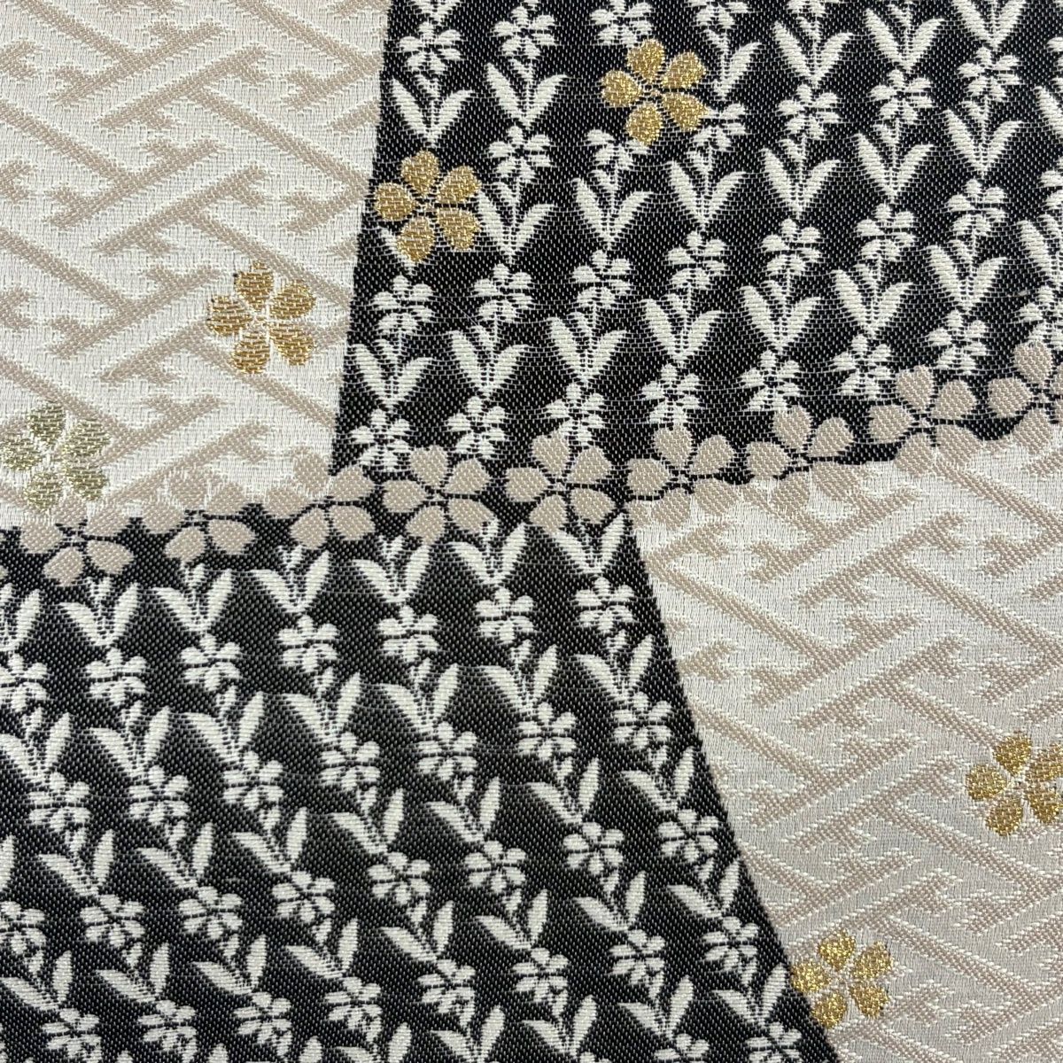 袋帯 秀品 桜 紗綾形 金糸 灰茶 六通 正絹 【中古】 - メルカリ