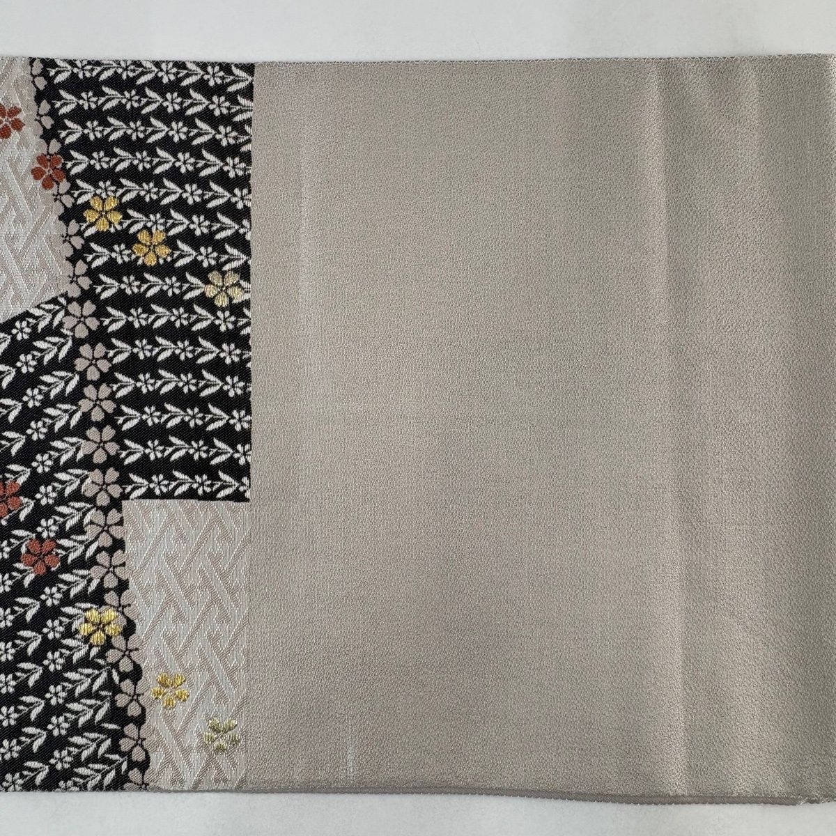 袋帯 秀品 桜 紗綾形 金糸 灰茶 六通 正絹 【中古】 - メルカリ
