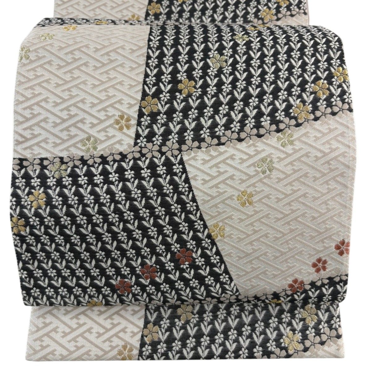 袋帯 秀品 桜 紗綾形 金糸 灰茶 六通 正絹 【中古】 - メルカリ