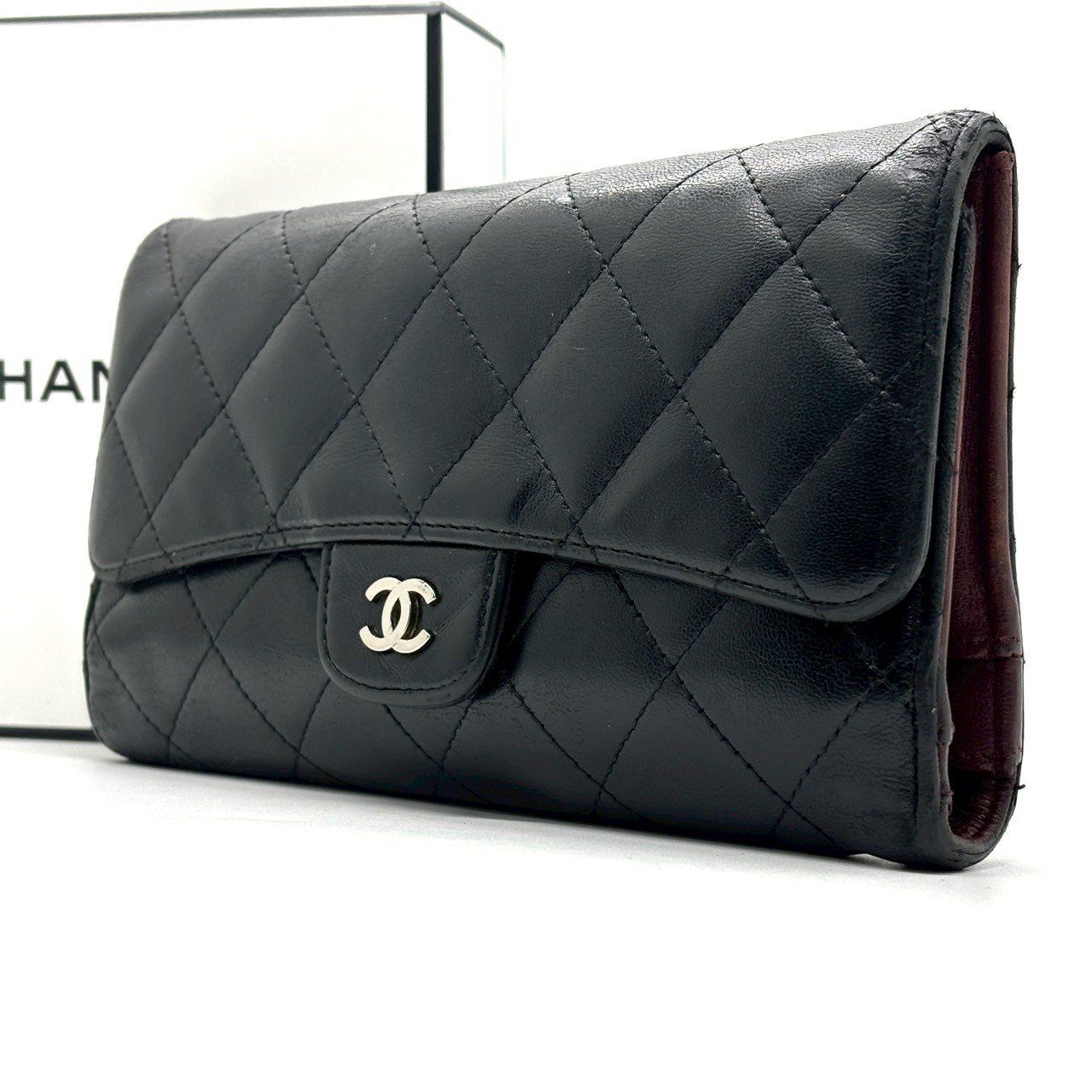 静かに格を語る手元】 CHANEL 長財布 マトラッセ ココマーク フラップ