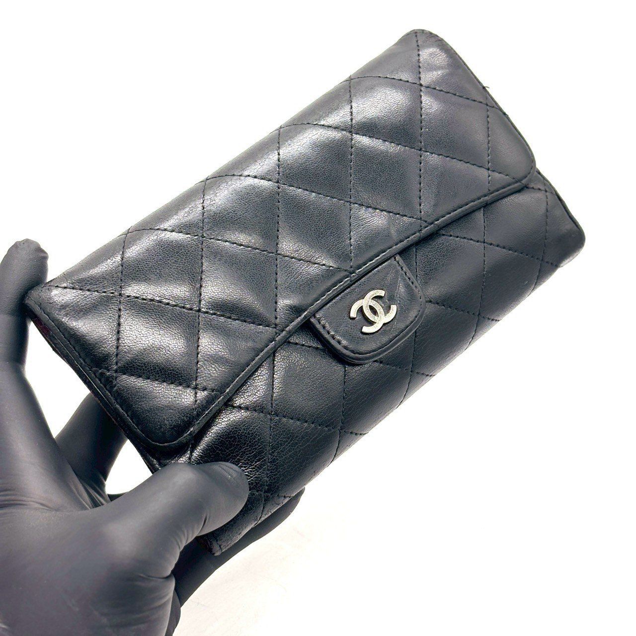 静かに格を語る手元】 CHANEL 長財布 マトラッセ ココマーク フラップ