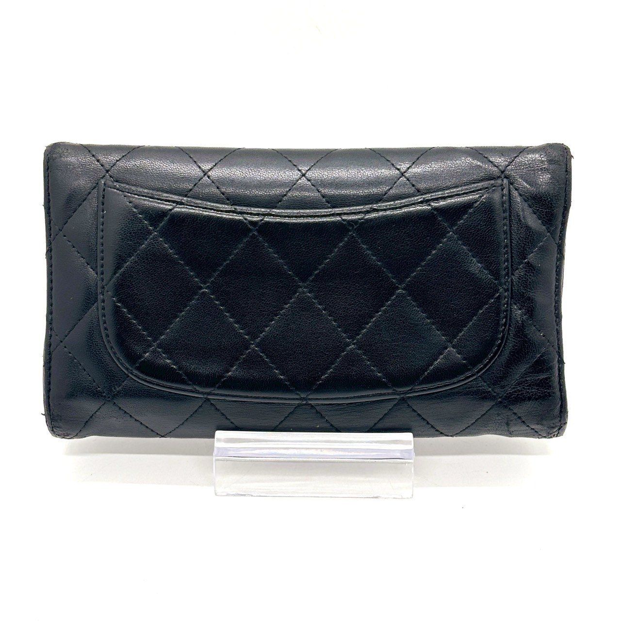 静かに格を語る手元】 CHANEL 長財布 マトラッセ ココマーク フラップ