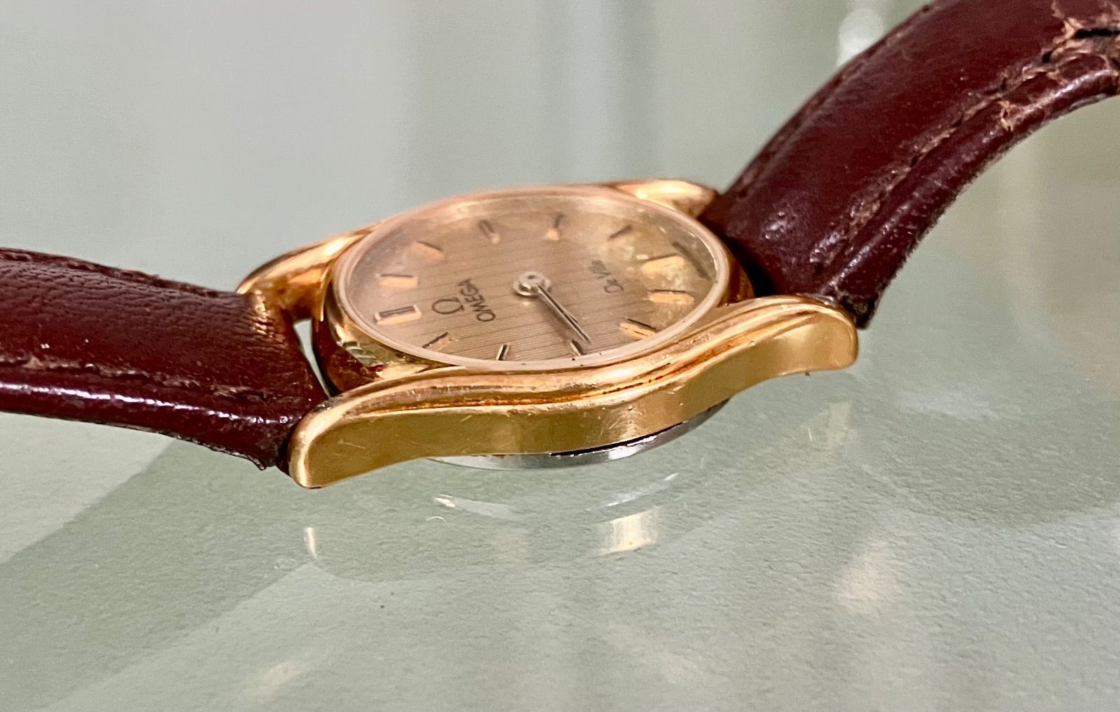 ☆OMEGA オメガ/デビル DEVILLE☆ゴールド文字盤☆プッシュリューズ