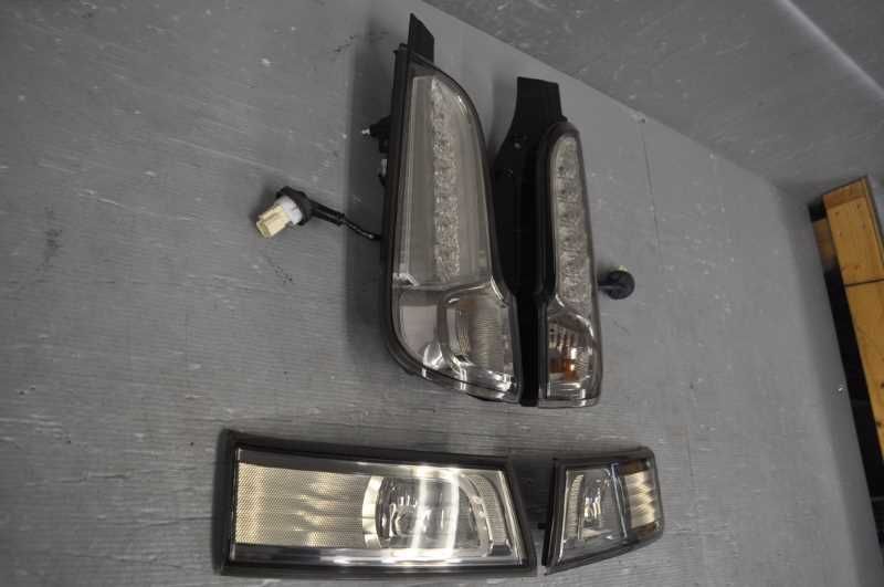 即納！本州送料無料！代引不可 スズキ スペーシア MK32S スペーシアカスタム　テール　4点　フィニッシャー　MK32S　MK42S　220-59295　35670-81M11　スズキ　LED球切れ無し　260220035