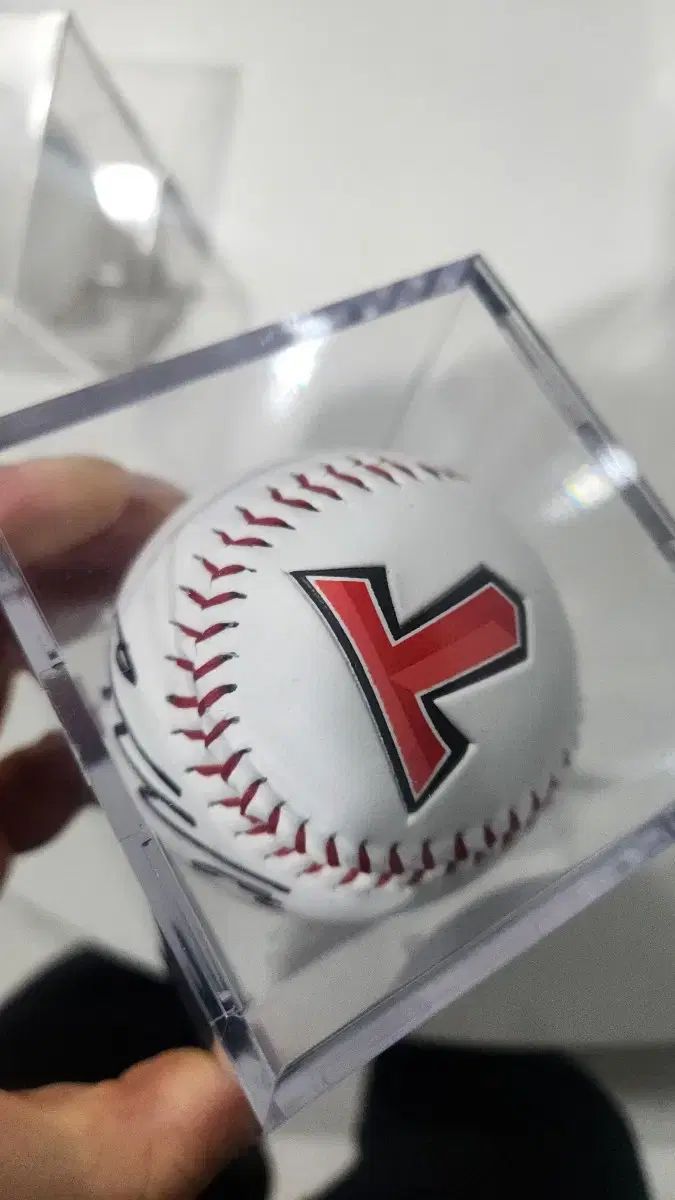 KIAタイガース ユン・ドヒョン サインボール 出品 ロゴボール - メルカリ