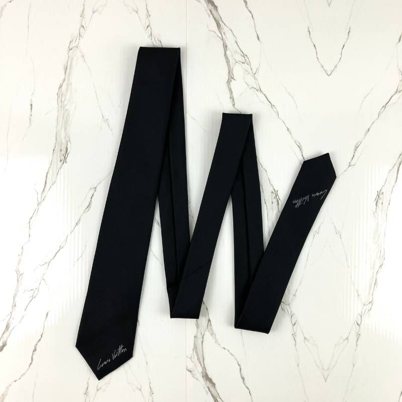 美品 LOUIS VUITTON ルイヴィトン ネクタイ クラヴァットLVタグ ロゴ