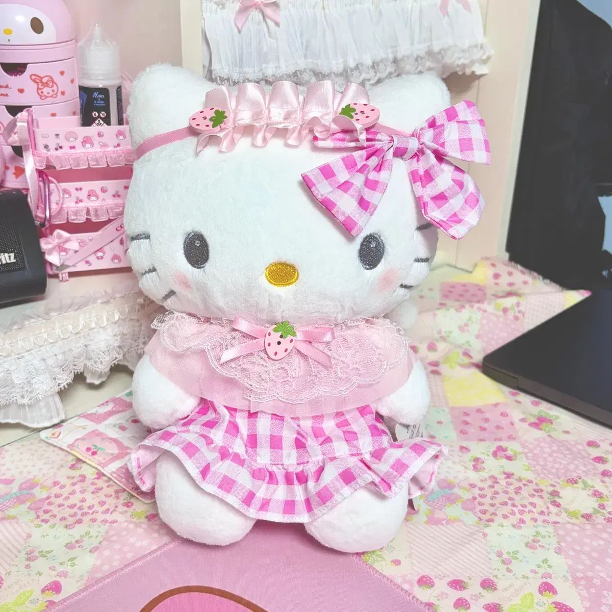 ハローキティ いちご CHECK ドレス ぬいぐるみ - メルカリ