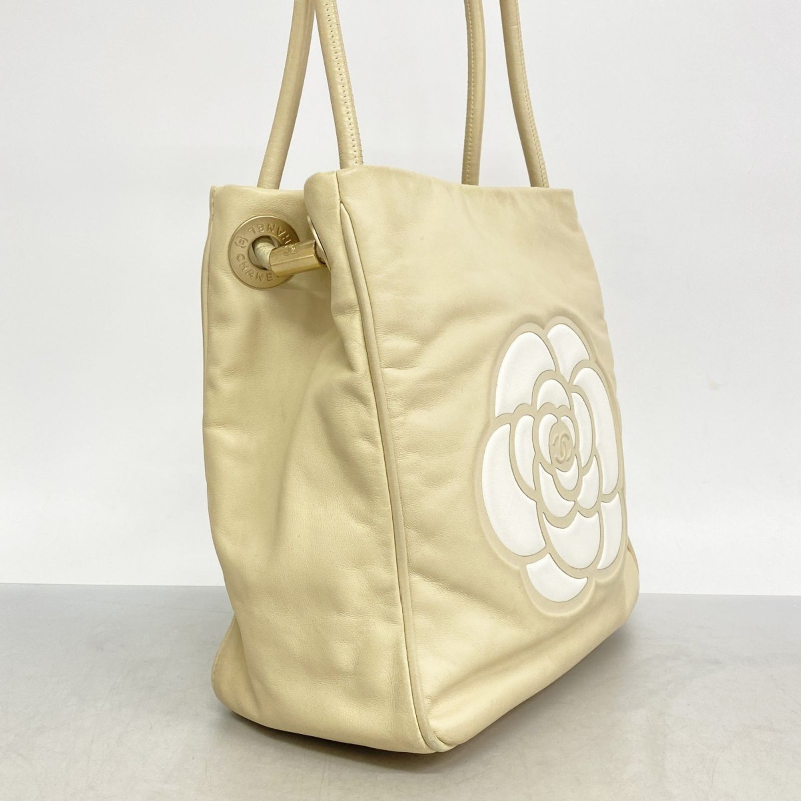 シャネル(Chanel) シャネル ショルダーバッグ カメリア ラムスキン