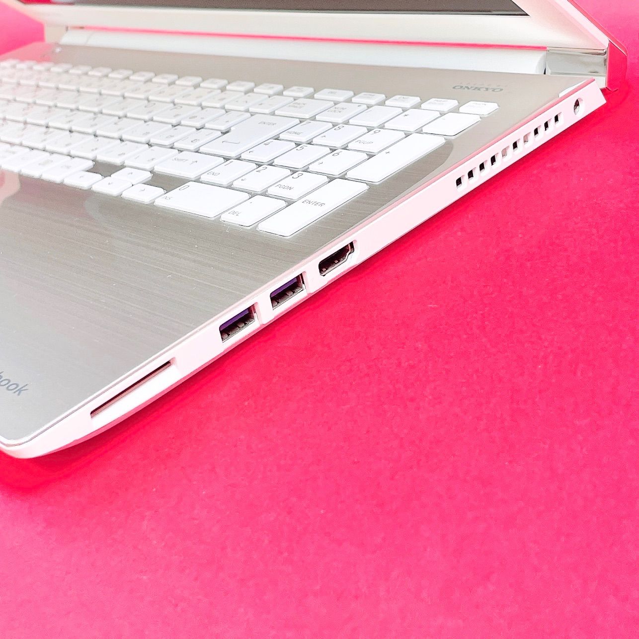 お買い得品‼️人気No.1✨️おしゃれゴールド✨️薄型ノートパソコン